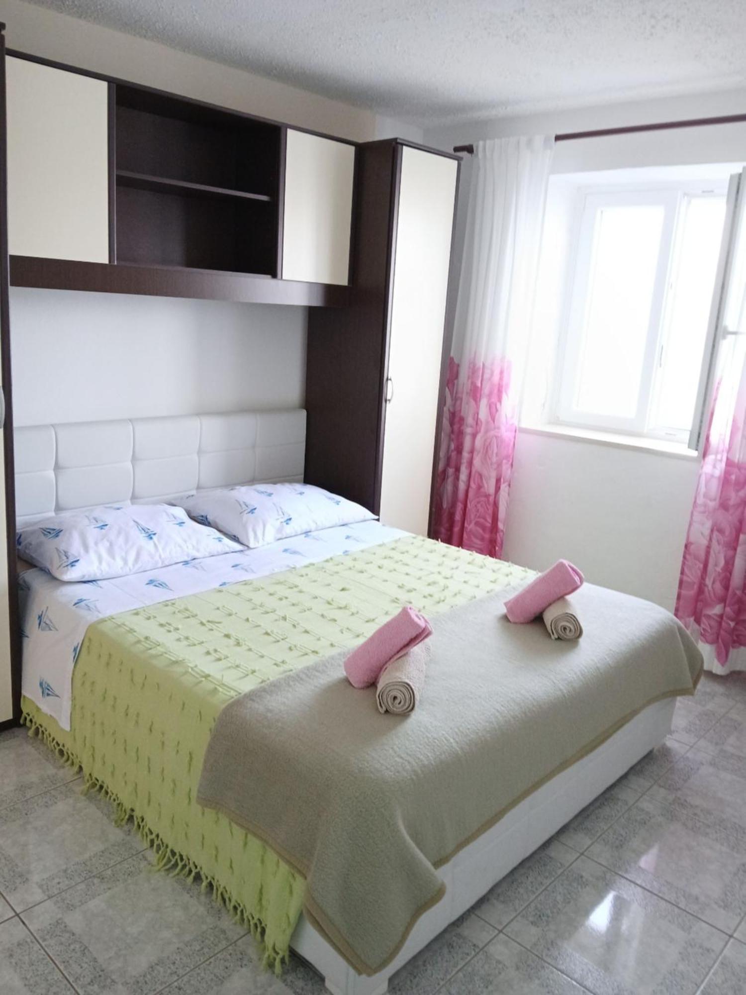 Apartments Sova Postira Luaran gambar